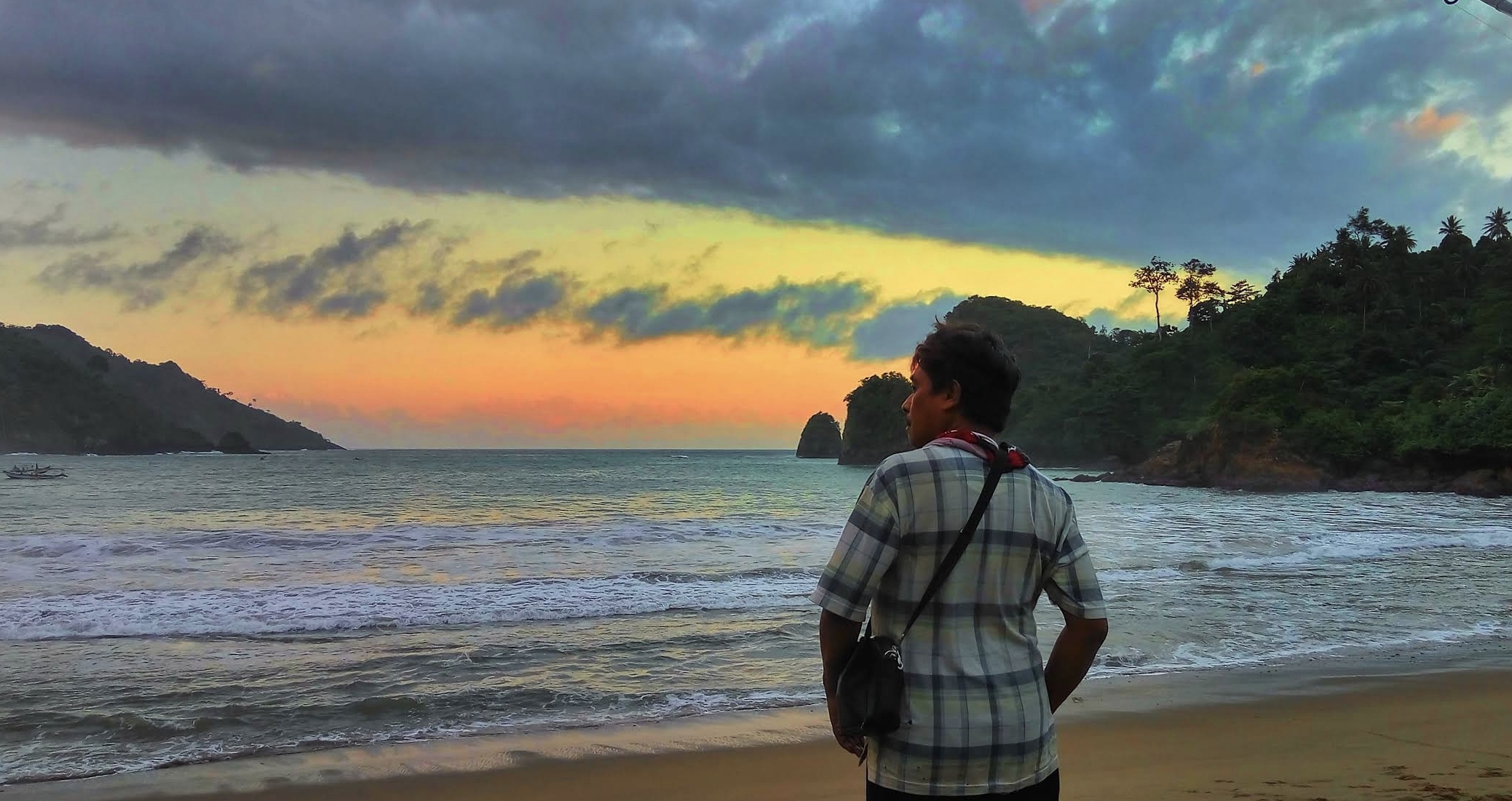 Berburu Sunset di Pantai Wedi Awu (Agus Bagio