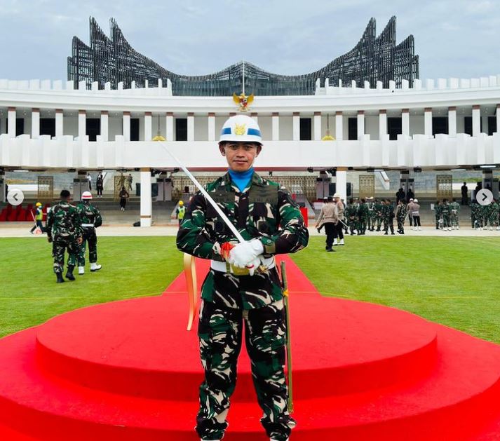 Kolonel Pnb Taufik Nur Cahyanto, putra daerah Ponorogo, didapuk menjadi Komandan Upacara Penurunan Bendera HUT ke-79 RI di Ibu Kota Nusantara (IKN). (Ig @tncahyanto)