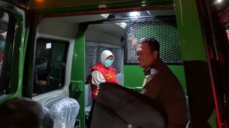 HSN, PNS di Pemkab Magetan diduga terlibat skandal korupsi pengadaan mobil siaga dengan IKA, BM dealer Suzuki, ditetapkan tersangka Kejari Bojonegoro. (AJI PUTRA/JAWA POS RADAR MAGETAN)