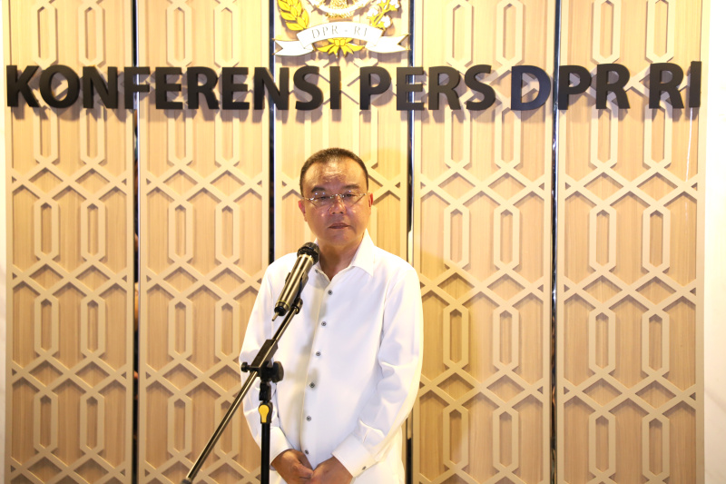 wakil ketua DPR-RI Sufmi Dasco Ahmad dalam konferensi pers pembatalan pengesahan  RUU Pilkada. (istimewa)