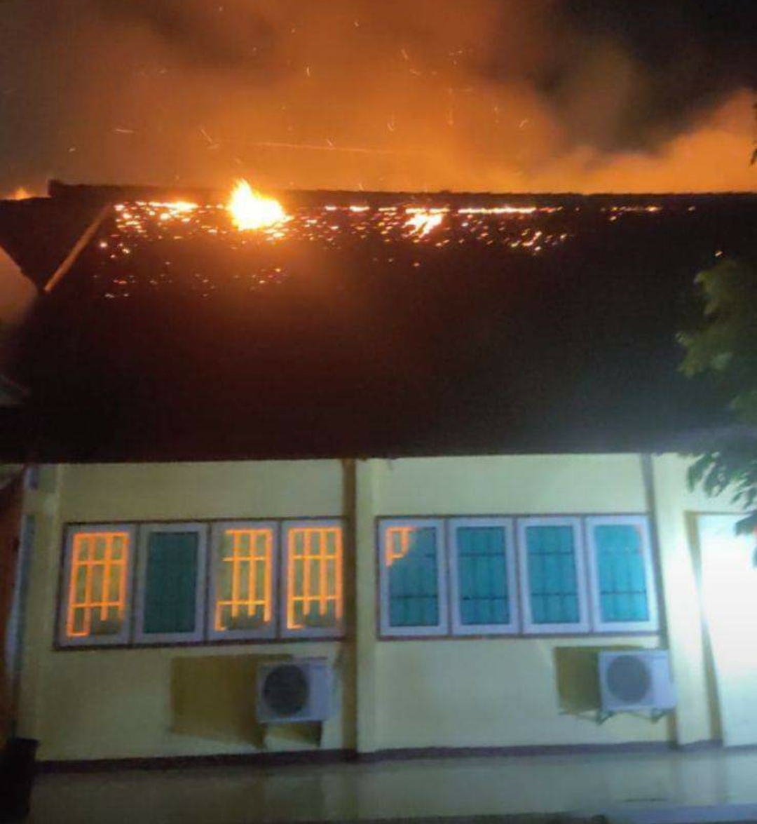 Lab Komputer SMKN 1 Jenangan (STMJ), Ponorogo terbakar Kamis malam (22/8/2024). (ISTIMEWA)