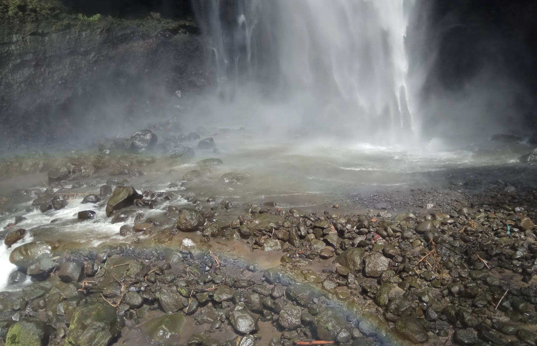 Air Terjun Kabut Pelangi menawarkan keindahan pemandangan alam yang memukau (foto google maps Juanedi Abdullah)