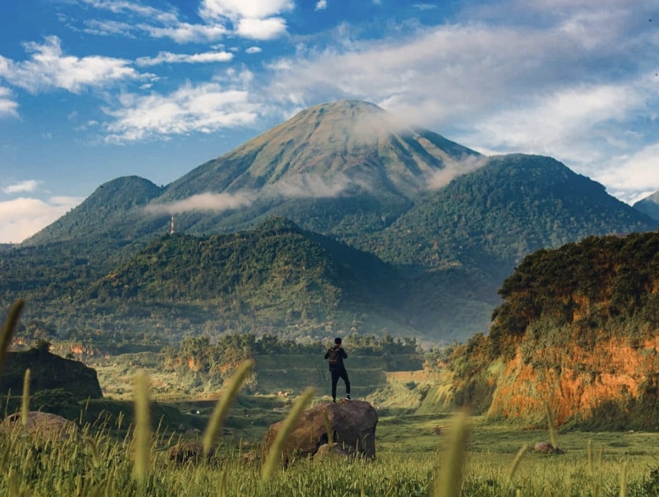 Ranu Manduro yang memiliki pemandangan layaknya ada di New Zeeland (ig @riidone_)