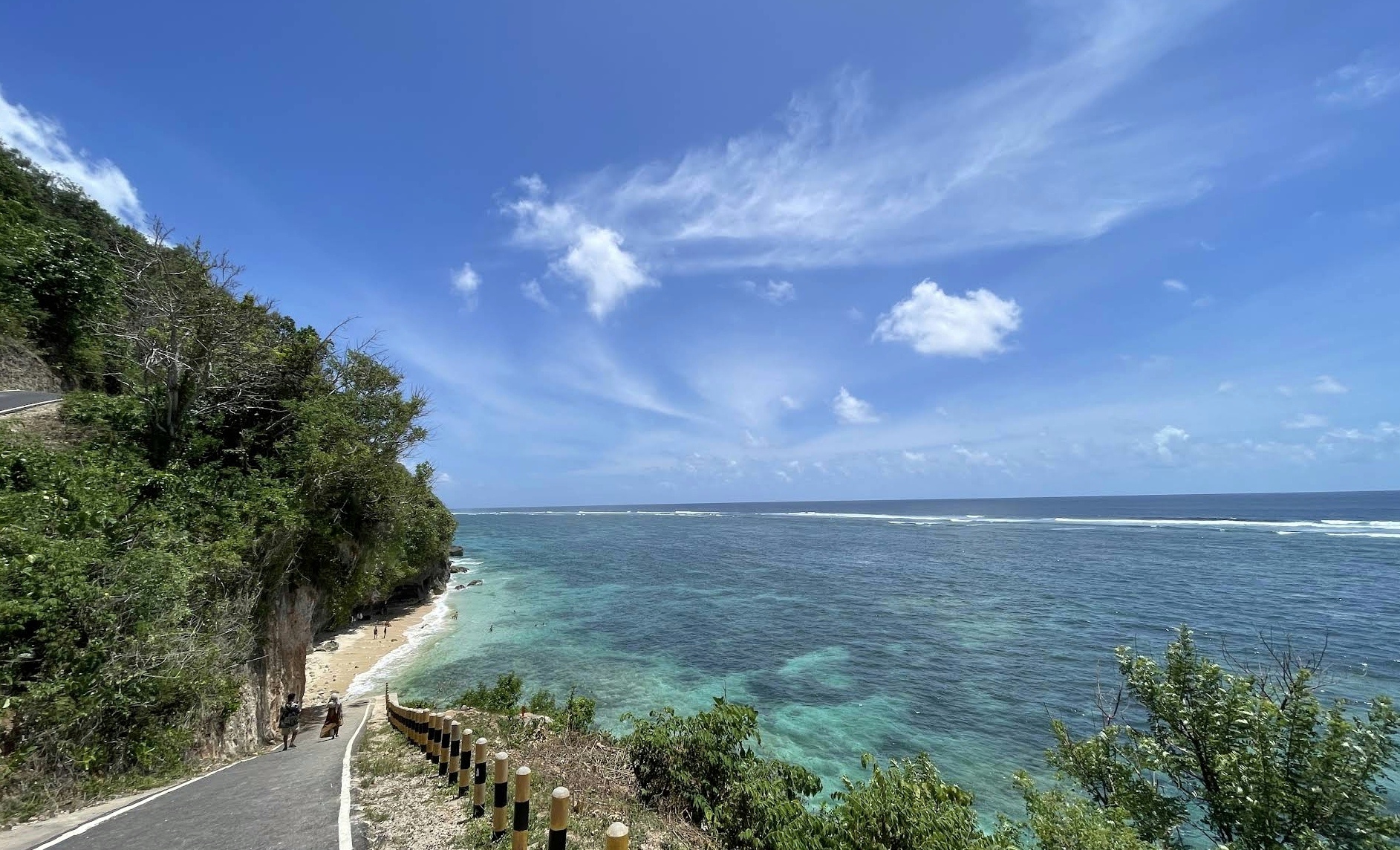 Sederet daya tarik yang mampu memikat pengunjung untuk singgah di Pantai Tanah Barak /maps : Minwoo Son