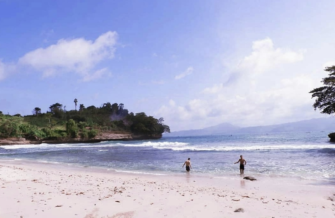 Pantai Coro Tulungagung (@jelajahtulungagung)