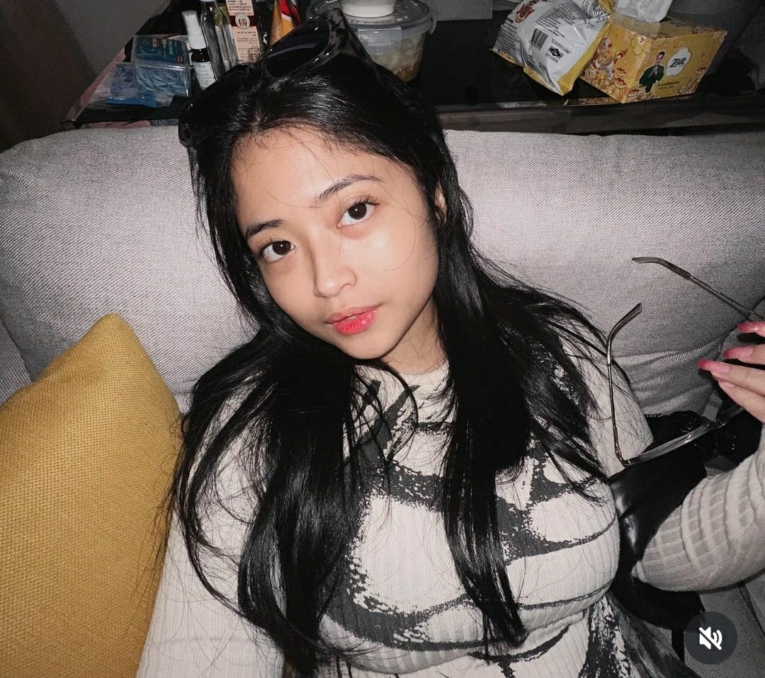 Selebgram Laras Gartiana viral usai chat skandal dengan Abi terbongkar di media sosial. (Instagram)