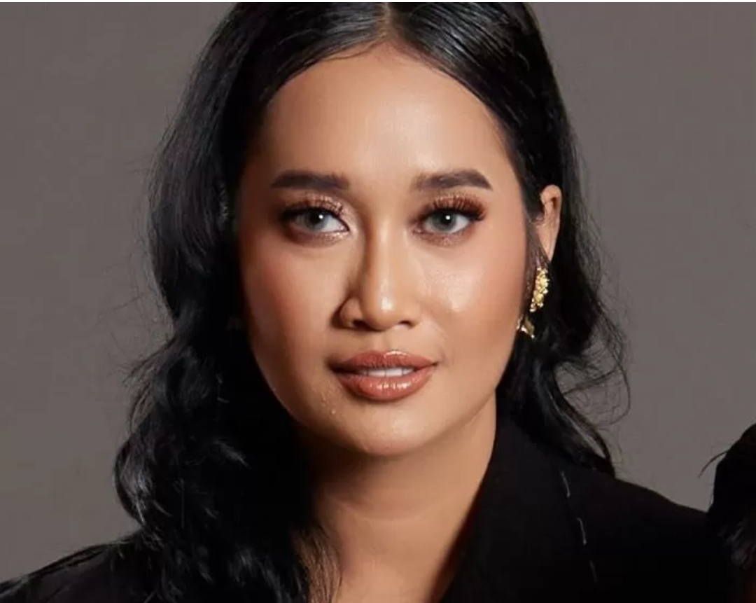 Yasmin Nur minta maaf dan klarifikasi soal viral gaji asisten stafsus presiden. (Twitter X)