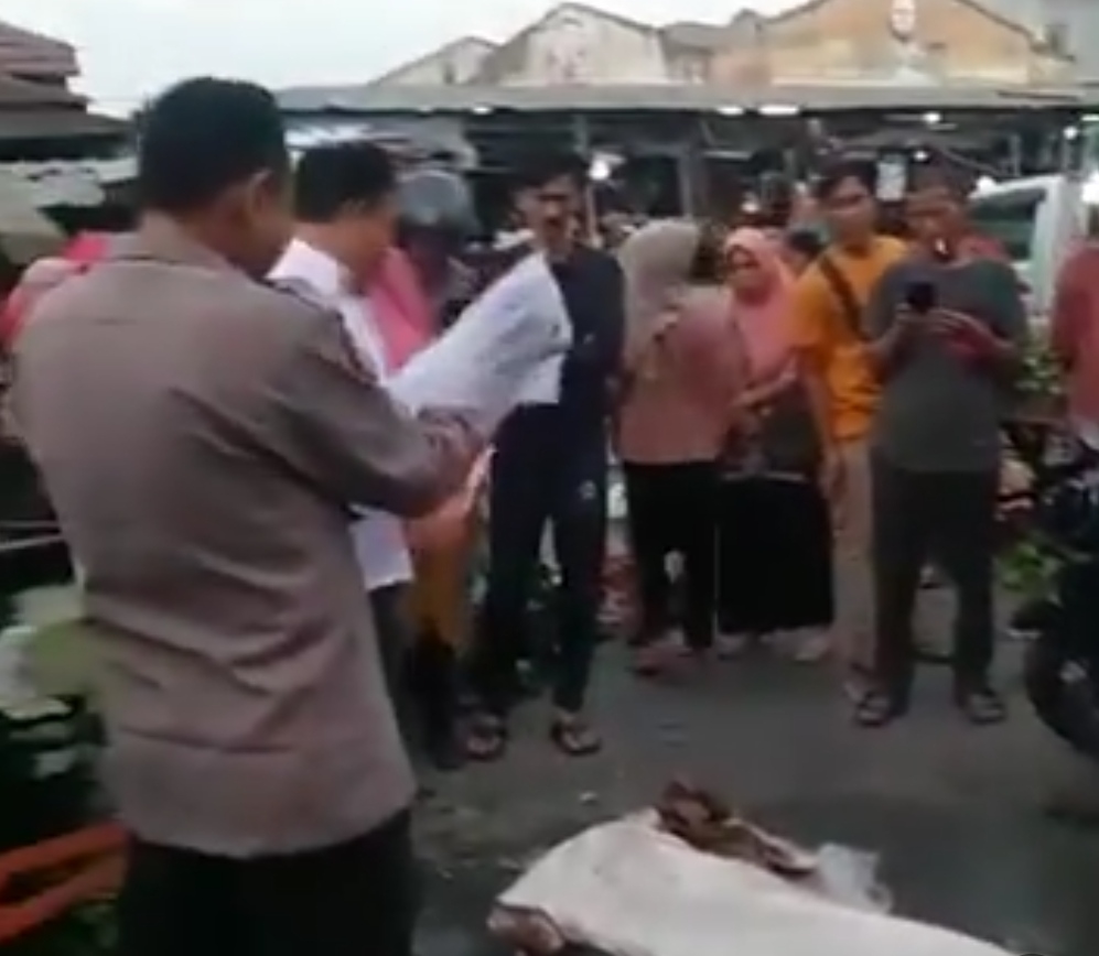 Video residivis tewas dihajar massa usai kepergok curi sepeda motor viral. (CAPTURE)