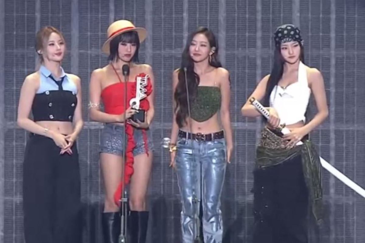 Girl Grup K-Pop KISS OF LIFE tampil dengan tema One Piece. (kbizoom.com)