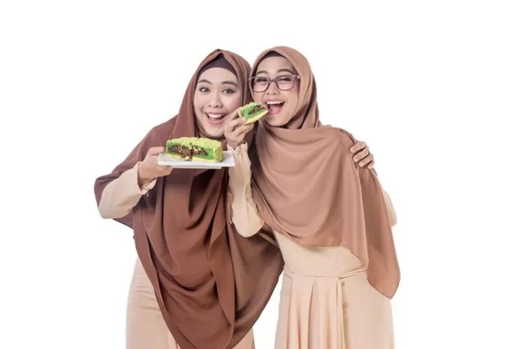 Buntut kasus nikah siri antar youtuber kondang Indonesia, Atta Halilintar dan Ria Ricis turut memicu kakaknya ustadzah Oki Setiana, buka suara. (Jawapos)