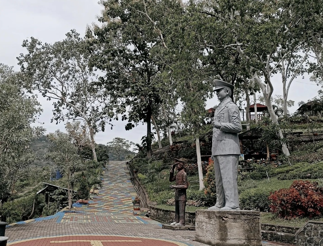 Bukit Soeharto (ig @storyalia_)