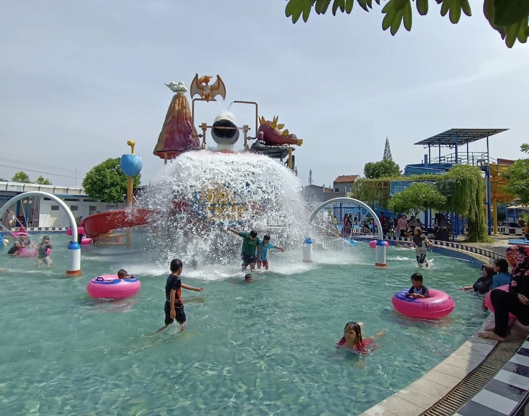 Keraton Waterpark (ig @keratonwaterparkponorogo)
