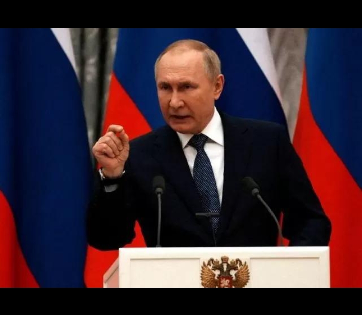 Rusia geram, Presiden Vladimir Putin kelurakan peringatan bakal batasi bahan baku ekspor nuklir, bikin eropa kocar kacir energi. (Jawa Pos)