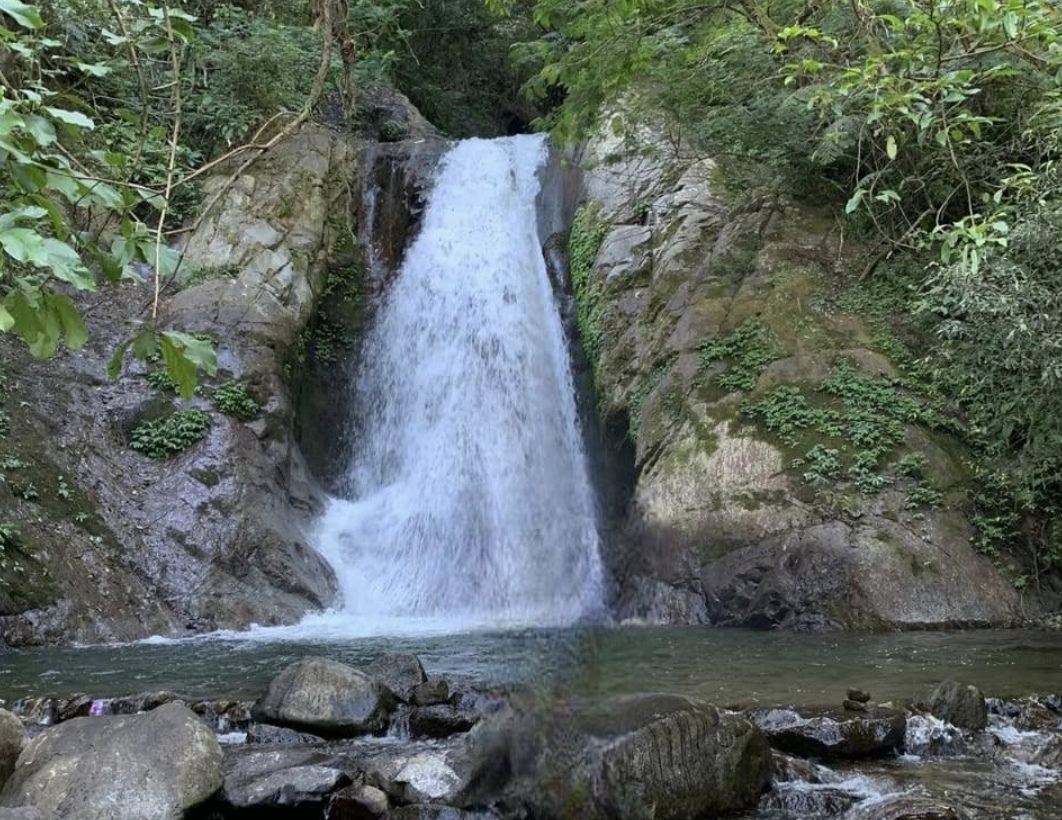 Air terjun Kedung Sriti dengan pemandangan alamnya yang bikin mata terpesona (google maps : TATA NURAHAYU)