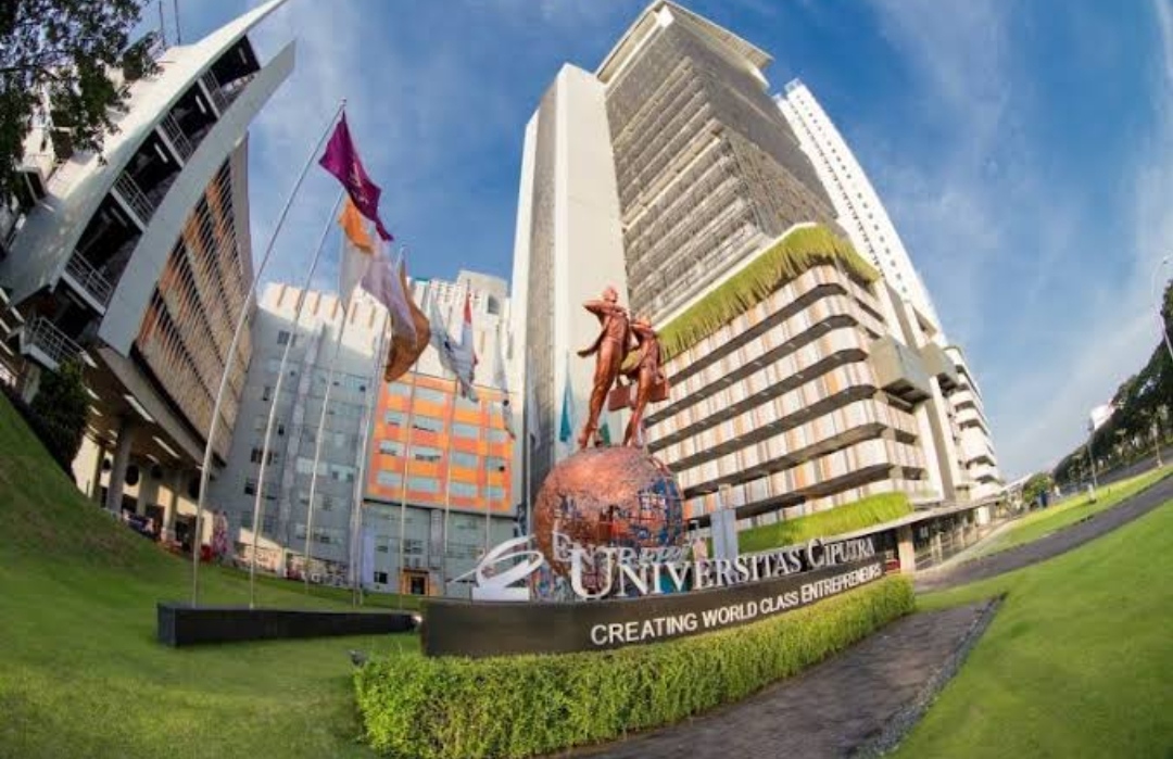 Mahasiswi semester 5 Universitas Ciputra Surabaya bunuh diri dengan lompat dari gedung kampus lantai 22 Rabu pagi (18/9/2024). (MAUKULIAH)
