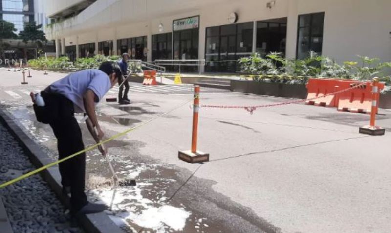 Mahasiswi UC Surabaya bunuh diri lompat dari lantai 22 gedung kampus, Rabu pagi (18/9/2024). (RADAR SURABAYA)