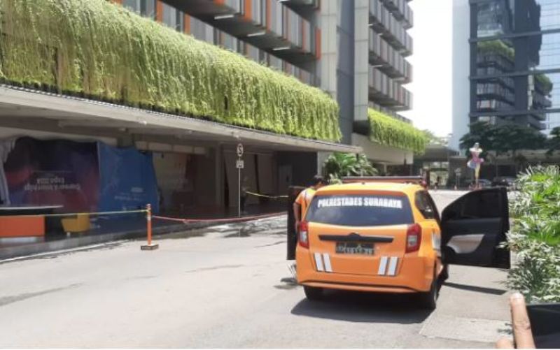 Mahasiswi UC bunuh diri lompat dari lantai 22 gedung kampus, Rabu pagi (18/9/2024). (RADAR SURABAYA)