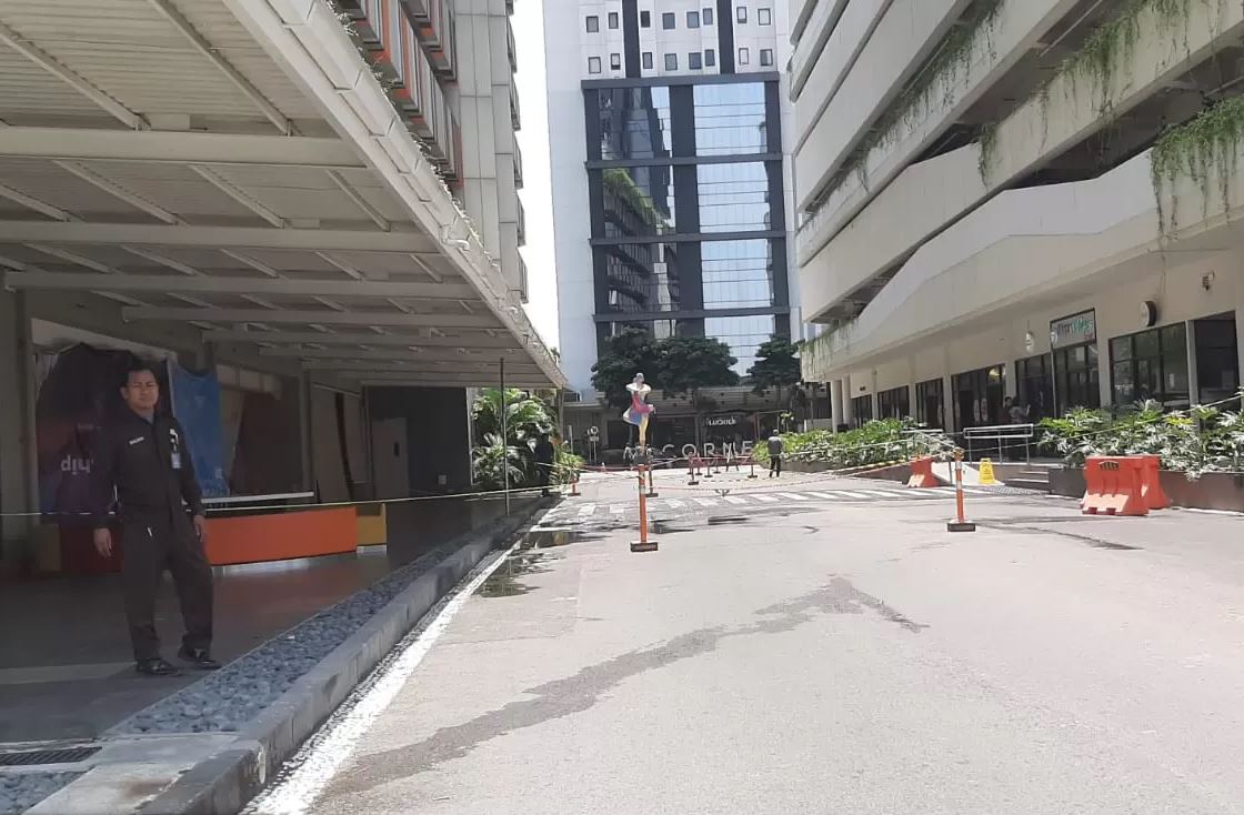 Mahasiswi UC bunuh diri lompat dari gedung kampus lantai 22, Rabu pagi (18/9/2024). (RADAR SURABAYA)