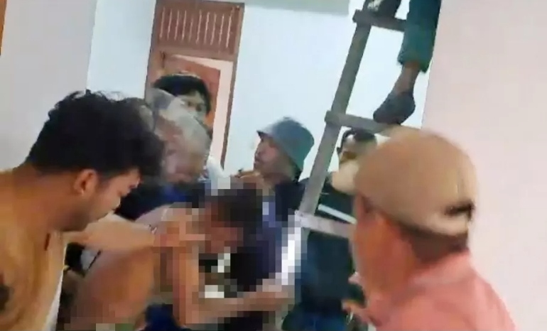 Penangkapan pelaku pembunuhan Nia Kurnia Sari. (RIAU POS)