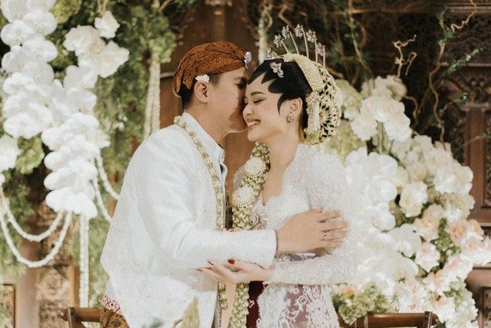 Nino RAN kasih surprise ke netizen diam-diam menikah dengan Dhabitannisa Auni (IG/@thebridestory)