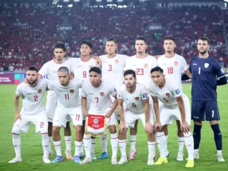 Timnas Indonesia semakin mengudara terbang di angkasa, PSSI beri target penting menjelang laga dengan Bahrain dan Tiongkok pada bulan Oktober mendatang. (Jawa Pos)