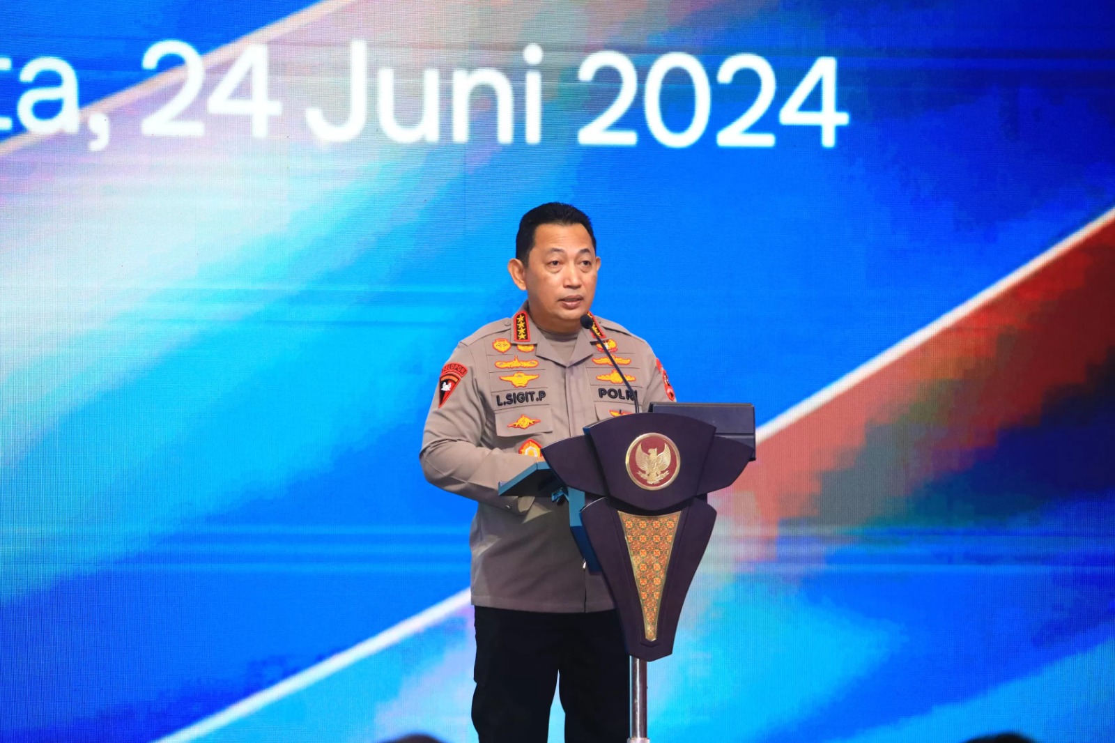 : Jendral Kapolri turut beri apresiasi atas kinerja dan keberhasilan misi besar TNI-Polri dalam membebaskan pilot susi air, Philip Mark dalam keadaan selamat. (Dok. Mabes Polri)