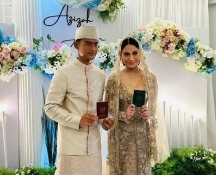 media korea soroti dukungan Azizah pada sang suami, Pratama Arhan di tengah kariernya yang terguncang. (Jawa Pos)