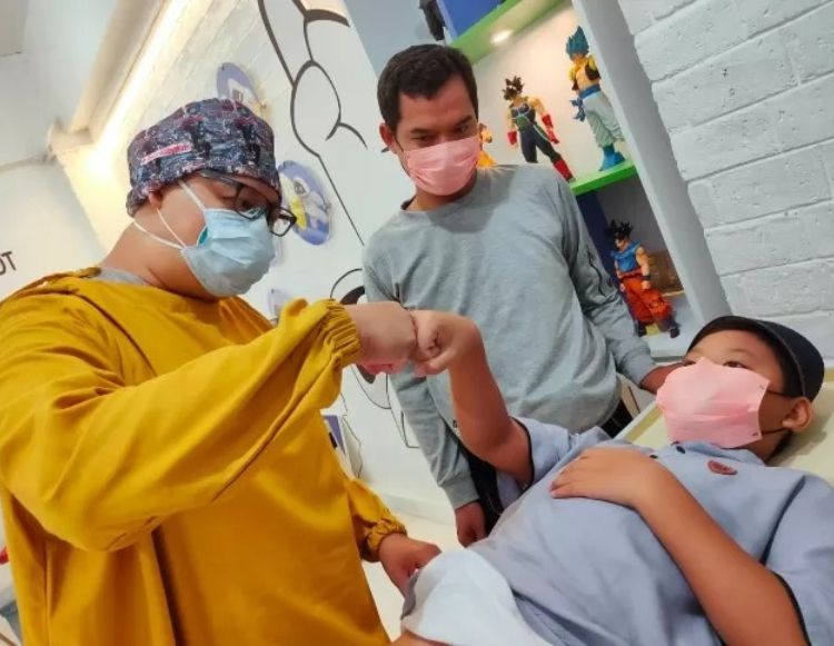 Praktik sunat pada perempuan kini menjadi sorotan kesehatan, Kementrian PPPA tegaskan hal ini sebagai pelanggaran HAM. (Jawa Pos)