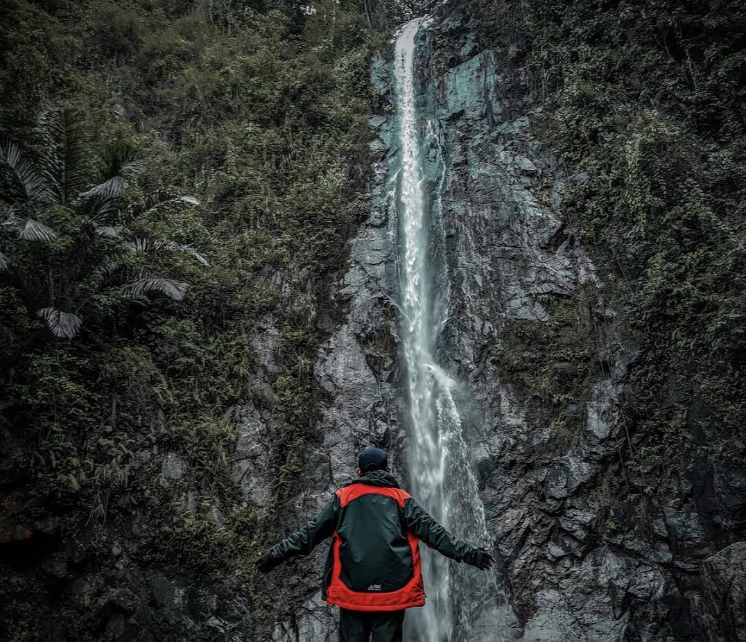 Pesona Keindahan Air Terjun Pemai Taludaa yang Membuat Decak Kagum