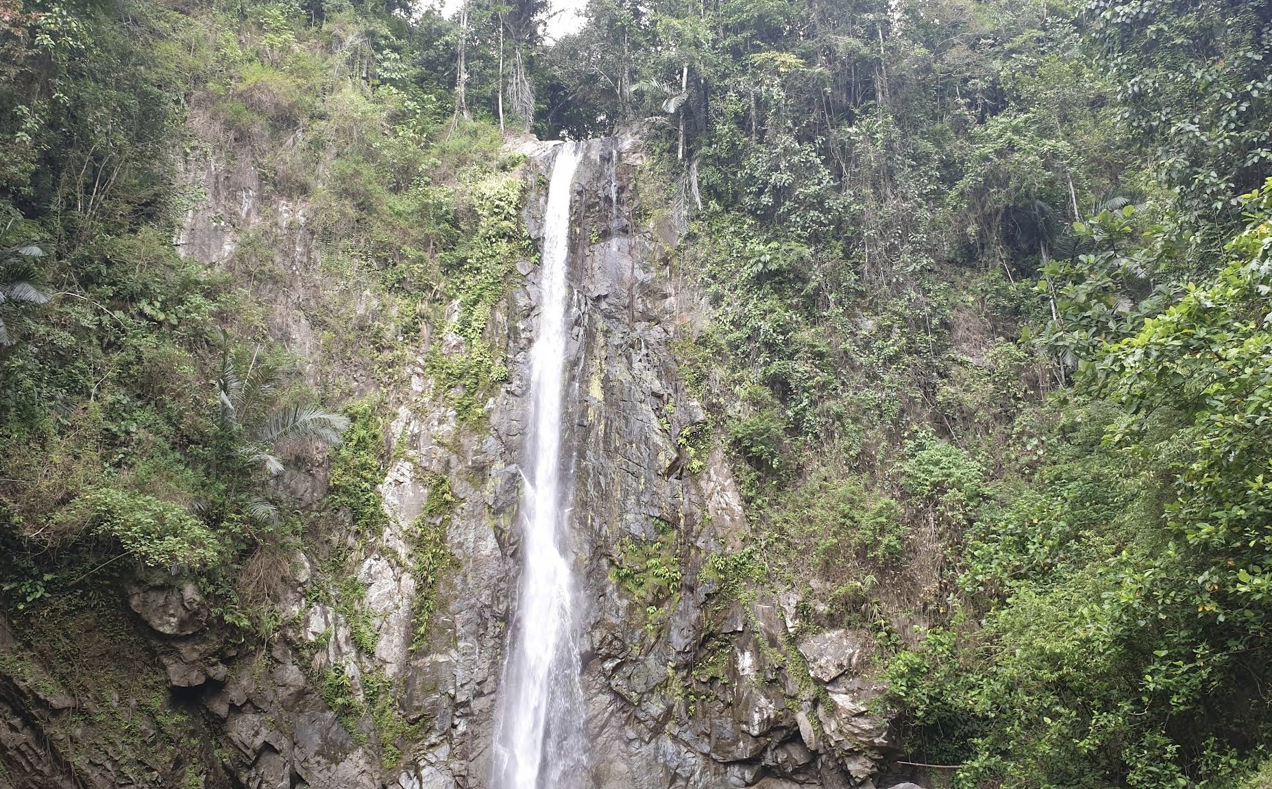 Pesona Air Terjun Taludaa Bak Kepingan dari Surga (gmpas : Dimas Prakasa)