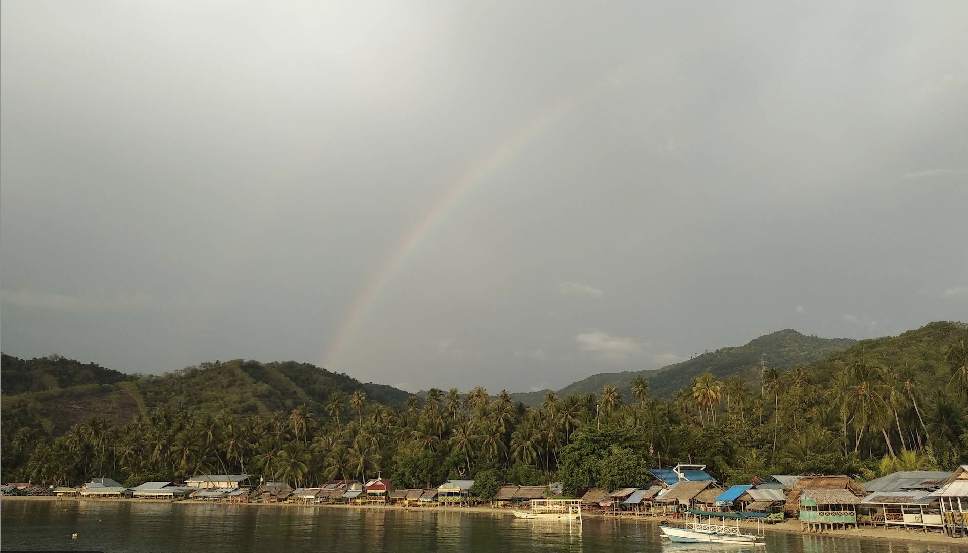 Pantai Botutonuo dengan sederet daya tarik yang ditawarkan (gmaps : ssifa yuni)