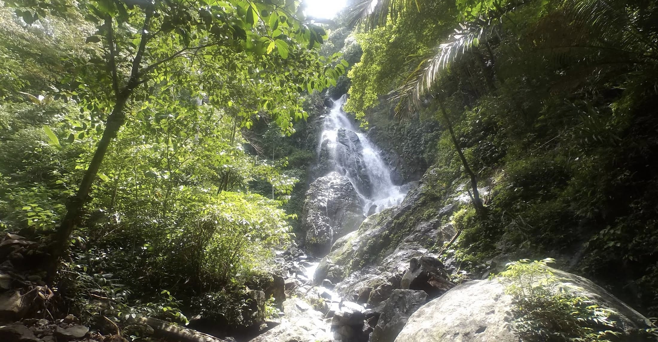 Keindahan Air Terjun Lombongo Gorontalo (Gmaps : Tomas Prochazka)