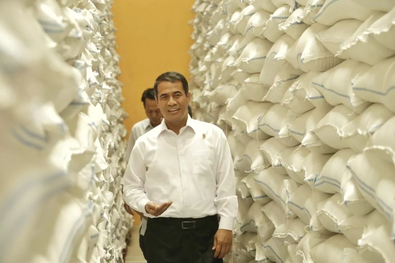 Misi transformasi pertanian tradisional ke era modern berhasil dilakukan oleh Menteri Pertanian, Amran Sulaiman, hingga tuai pujian presiden terpilih Prabowo Subiato. (Jawa Pos)