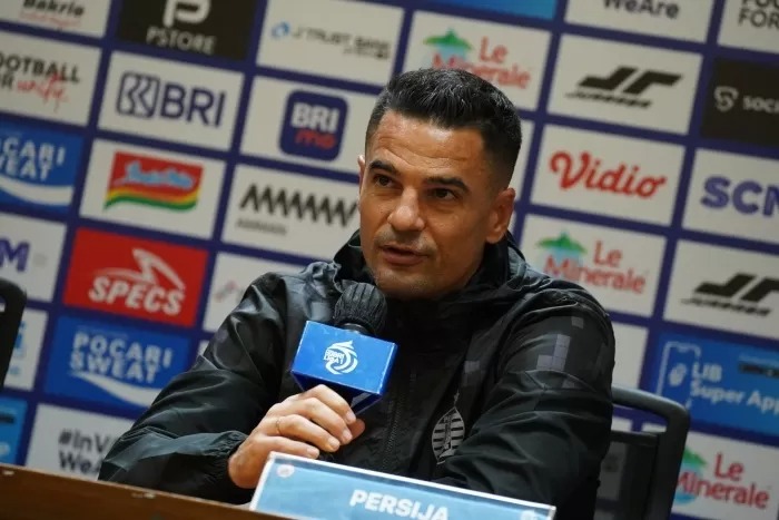 Selama bermain dalam berbagai musim, klub Persija Jakarta masih berpuasa kemenangan dan butuh strategi baru untuk atasi hal ini, begini tanggapan sang pelatih. (Jawa Pos)