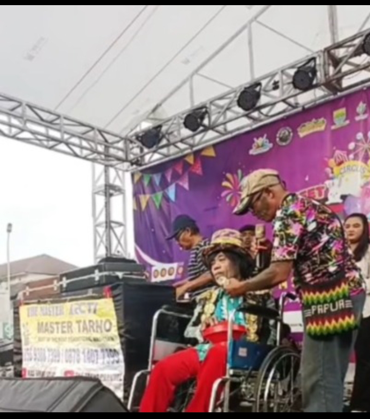 sutarno alias pak tarno pesulap kawakan  yang saat ini terkena serangan stroke (instagram/@paktarnomanagemenofficial)