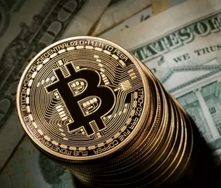 Harga Bitcoin diketahui merangkak naik dari bulan sebelumnya, namun kini meledak hingga tembus 63.000 Dolar disebabkan kenaikan tenaga kerja di AS. (Jawa Pos)