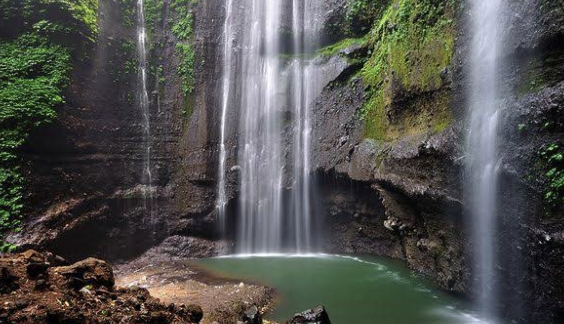 Keindahan Alam Memukau Air Terjun Madakaripura