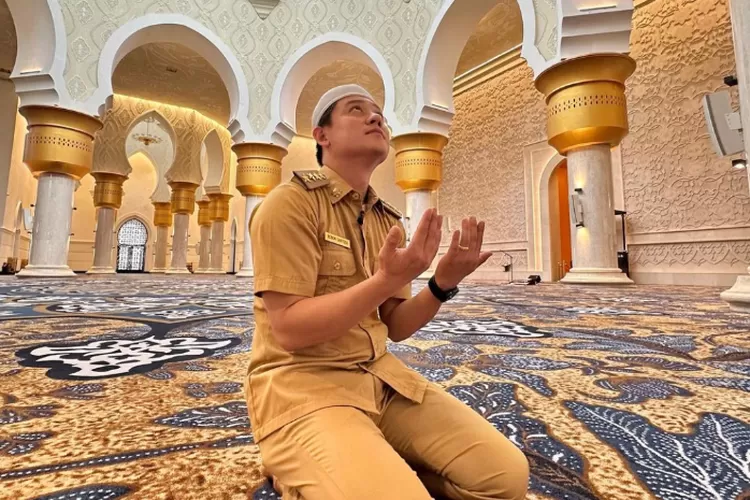 Bobon santoso yang diisukan pindah agama, begini faktanya. (Istimewa)