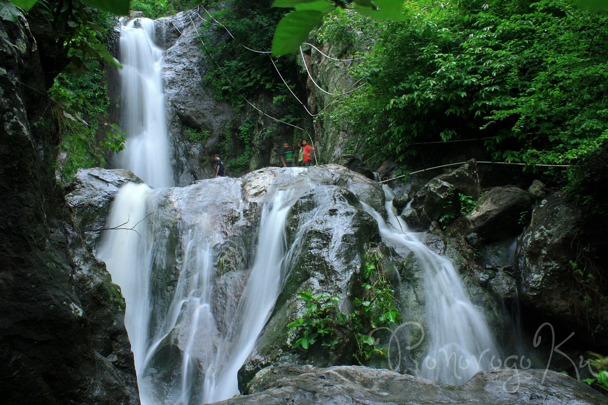 Terdapat empat air terjun di satu kawasan yang masing-masing menawarkan pemandangan dan pesona berbeda (FB PonorogoKU)