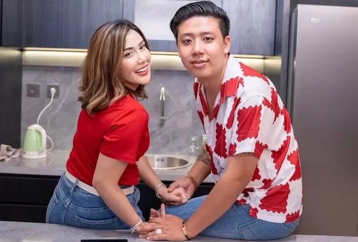 Di cap sebagai artis dengan status Crazy Rich, Rey Utami ungkap cara menaikkan derajat dan status sosialnya. (Jawa Pos)