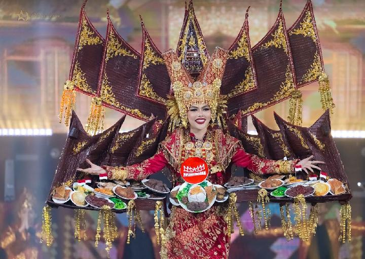 Nova Liana peserta Miss Grand Internasional dari Indonesia yang mengenakan kostum RM Padang (istimewa)