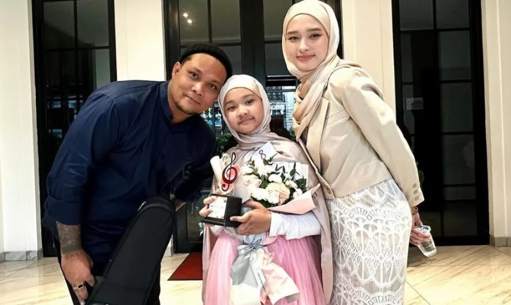 Usai mendapat restu dari sang putri, Inara Rusli penuh tekad dan keyakinan untuk segera menikah lagi dengan syarat yang diajukan Starla. (Radar Bali)
