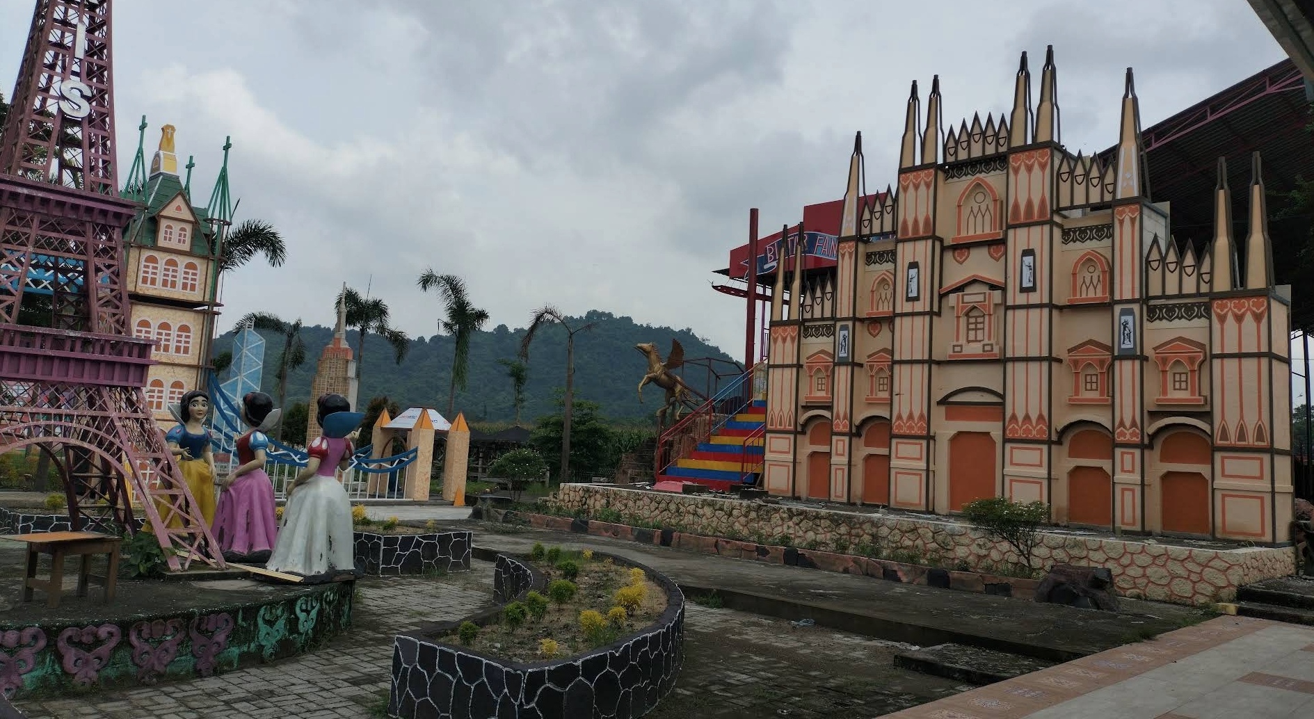 Blitar Fantasy World, Blitar, Jawa Timur /gmaps : anjai gg