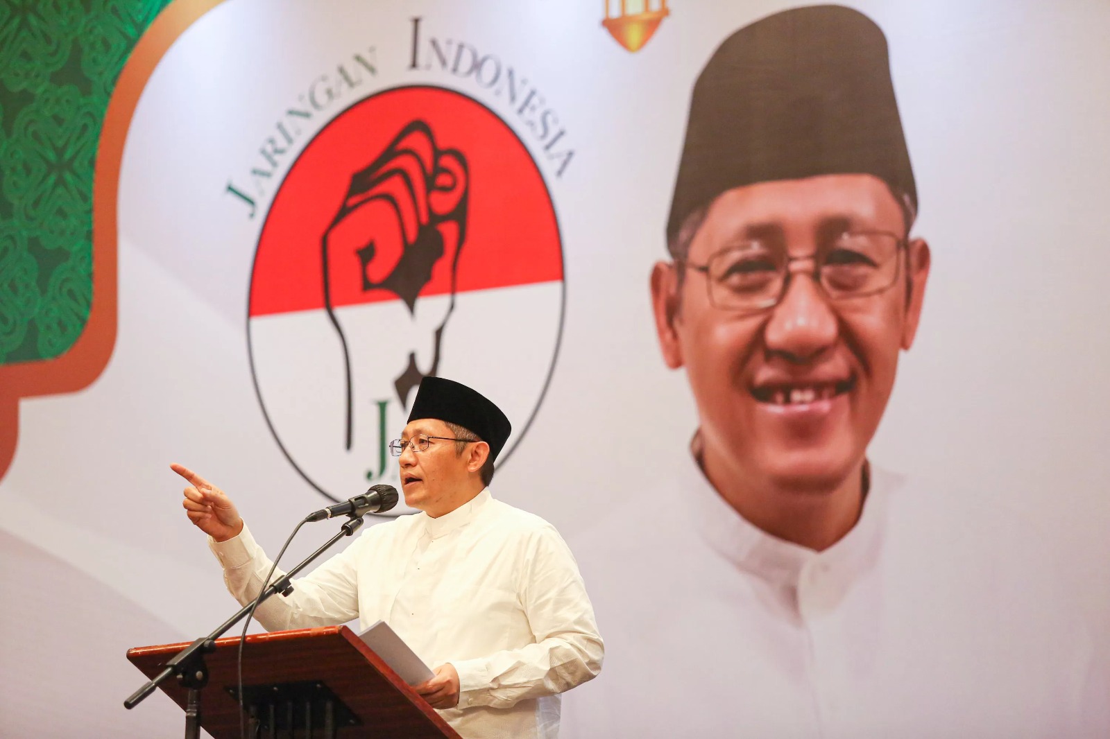 Dalam rangka HUT ke-3 Partai Kebangkitan Nusantara, ketua umum Anas Urbaningrum sindir pemerintahan presiden Prabowo untuk fokus benahi hidup rakyat sesuai janji kampanye. (Jawa Pos)