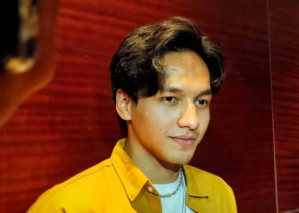 Aktor Jefri Nichol menjalani pemeriksaan di Polres Metro Jakarta Selatan pada Senin (28/10/2024). (ANTARA)