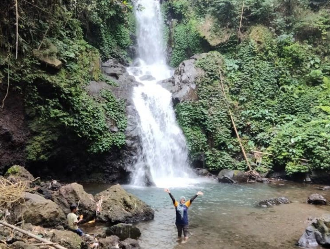 Keindahan Air Terjun Sekar Langit menarik untuk dikunjungi, simak rute dan tips berikut ini.