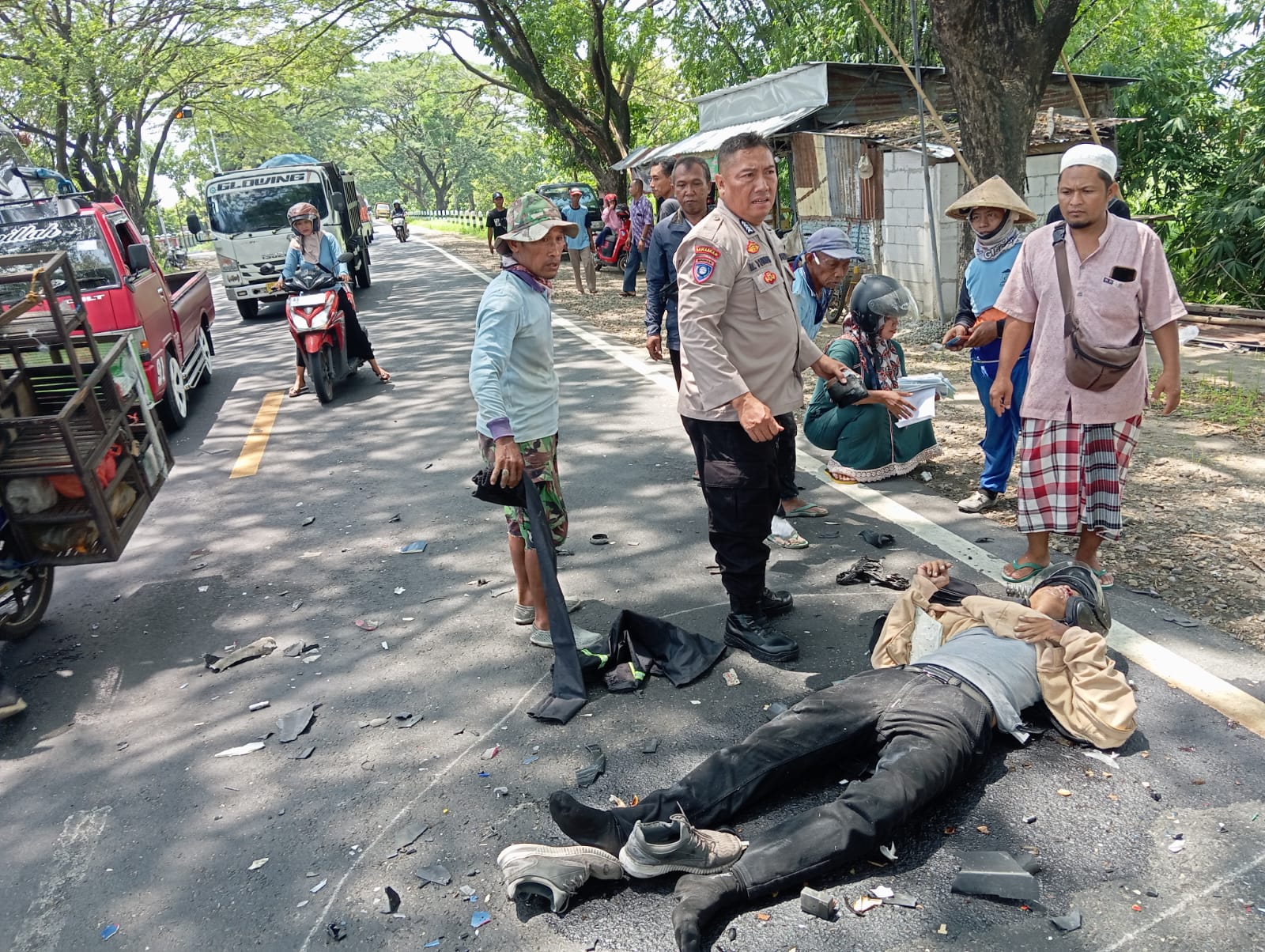 TERKAPAR: Kondisi Haris Raditya Christama Putra sesaat setelah tertabrak bus Sugeng Rahayu di Jalan Ngawi &ndash; Maospati masuk Desa Tambakromo, Geneng, Ngawi, pada Selasa, 19 November 2024