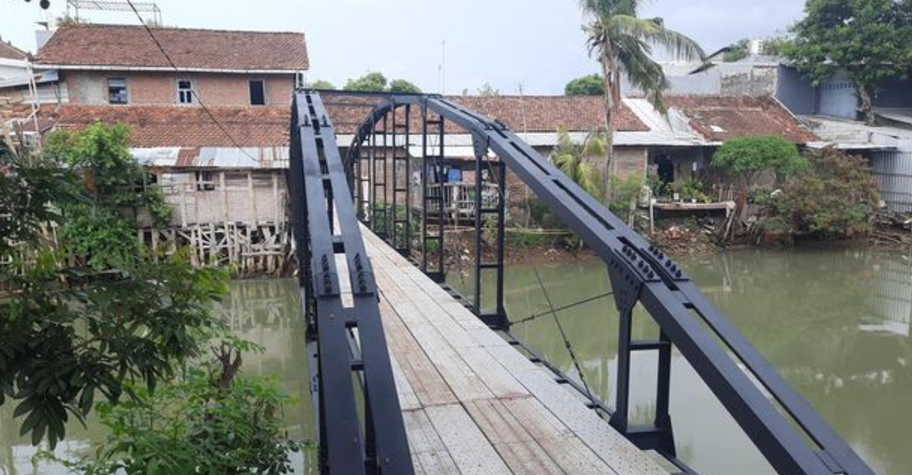 Warga di Jepara bangun jembatan sendiri, karena akses jalan ke rumah ditutup