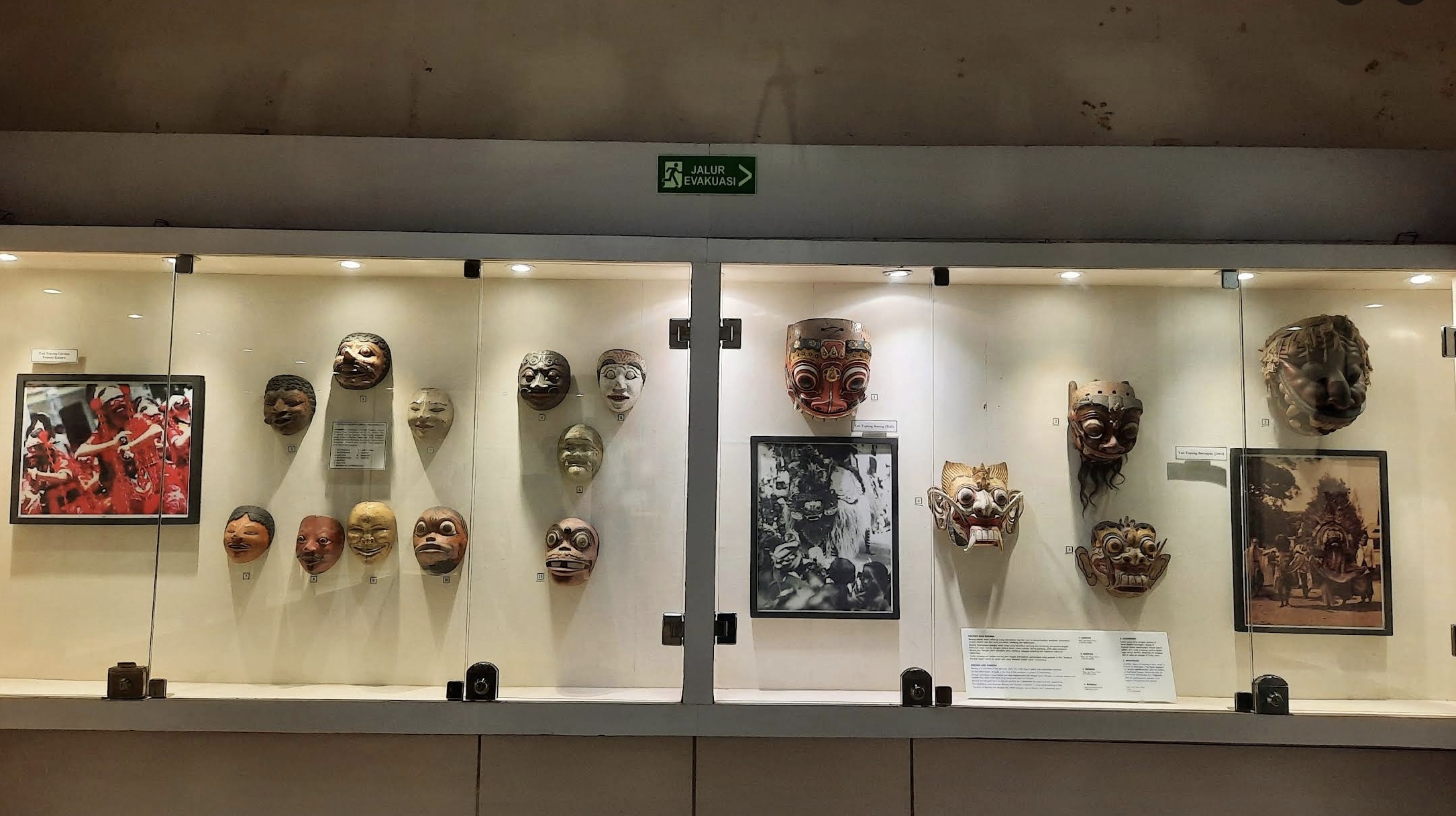 Salah satu daya tarik Museum Sonobudoyo adalah Ruang Topeng (Foto: gmaps Devanti Marentina)