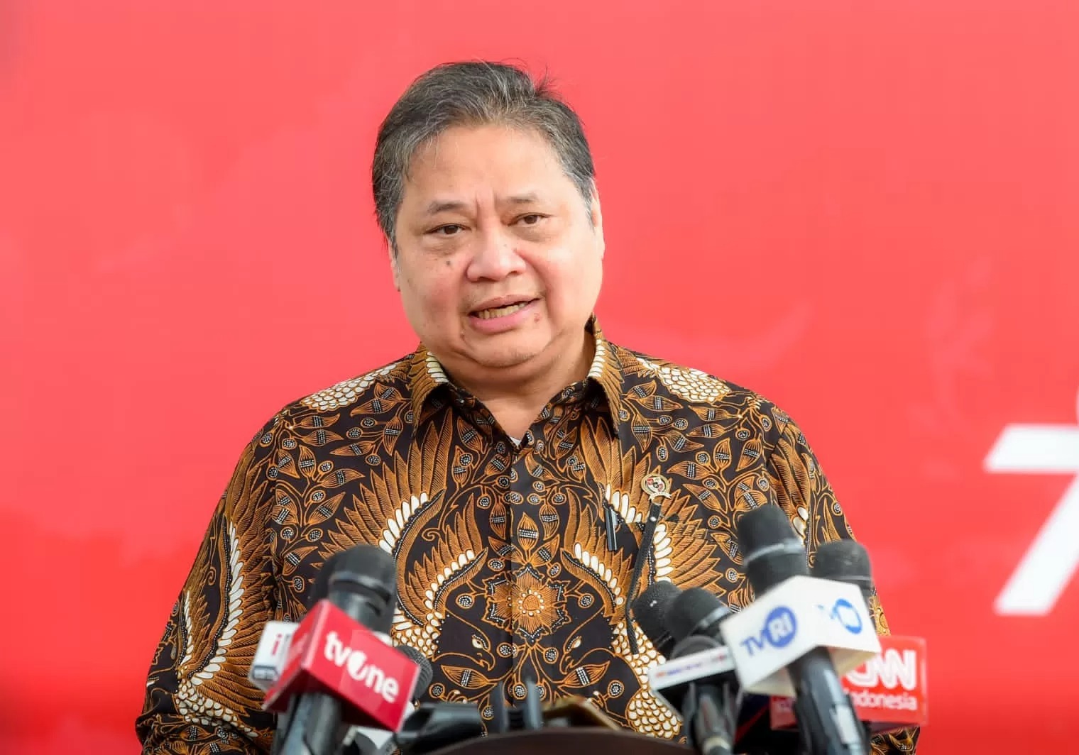 Airlangga Hartarto ungkap rencana penundaan kenaikan PPN 12 persen belum dibahas, meski pemerintah sebelumnya menyebutkan kemungkinan diundur. (Jawa Pos)